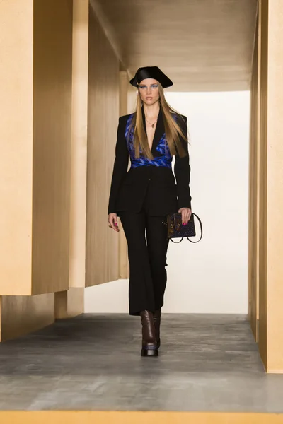 Look 32
